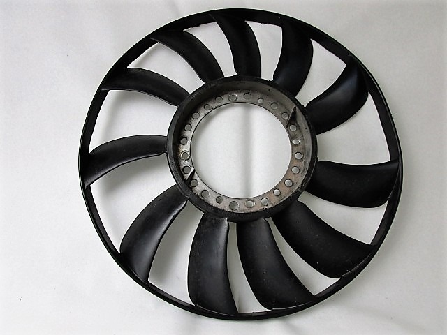 VENTILATOR HLADILNIKA OEM N. 058121301B ORIGINAL REZERVNI DEL AUDI A4 B5 BER/SW (1994 - 12/2000) BENZINA/GPL LETNIK 1999