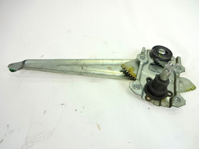 ROCNI SISTEM ZA DVIGOVANJE ZADNJEGA STEKLA  OEM N. 8354079J01000 ORIGINAL REZERVNI DEL SUZUKI SX4 EY GY (2006 - 2010) DIESEL LETNIK 2009