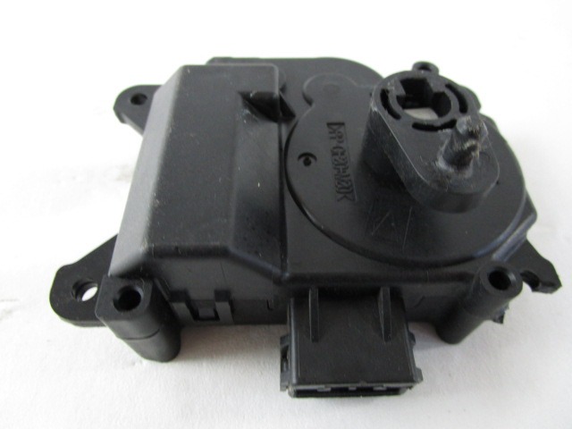 MOTORCEK OGREVANJA OEM N. AW063700-8140 ORIGINAL REZERVNI DEL CADILLAC SRX (2004 - 2009) BENZINA LETNIK 2005