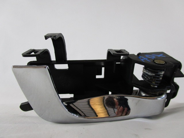NOTRANJA KLJUKA  OEM N. 25707889 ORIGINAL REZERVNI DEL CADILLAC SRX (2004 - 2009) BENZINA LETNIK 2005