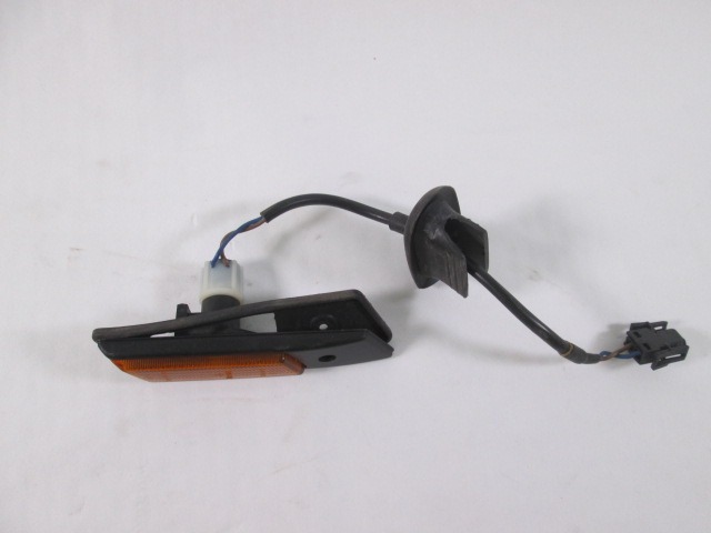 SPREDNJI INDIKATOR OEM N. 18734890801 ORIGINAL REZERVNI DEL BMW SERIE 3 E36 BER/SW/COUPE/CABRIO (1990 - 2000) BENZINA LETNIK 1998