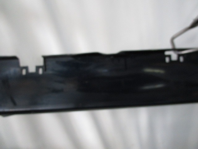 OKRASNA LETEV PRAGA  OEM N. 25767821 ORIGINAL REZERVNI DEL CADILLAC SRX (2004 - 2009) BENZINA LETNIK 2005
