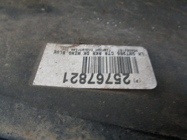 OKRASNA LETEV PRAGA  OEM N. 25767821 ORIGINAL REZERVNI DEL CADILLAC SRX (2004 - 2009) BENZINA LETNIK 2005