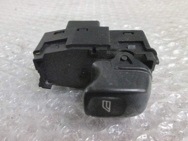 ZADNJE STIKALO OEM N. 8685288 ORIGINAL REZERVNI DEL VOLVO V70 MK2 285 (2000 - 2007) DIESEL LETNIK 2004