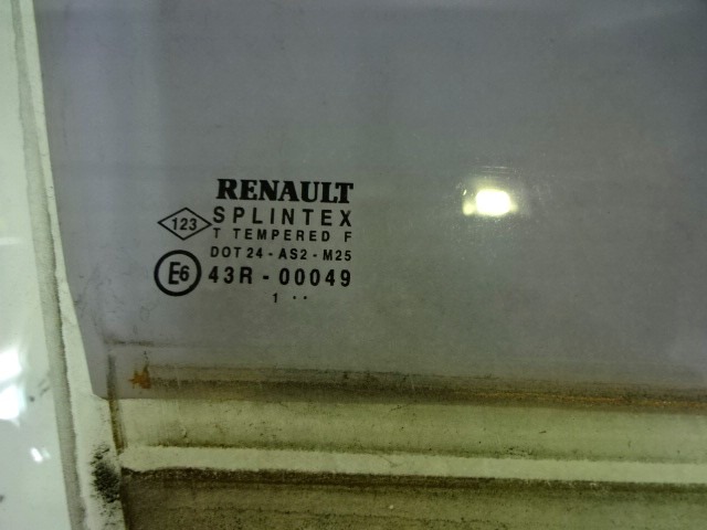 STEKLO SPREDNJIH DESNIH VRAT OEM N. 8200120588 ORIGINAL REZERVNI DEL RENAULT SCENIC JA0/1 FA0 MK1 R (1999 - 2003) DIESEL LETNIK 2002