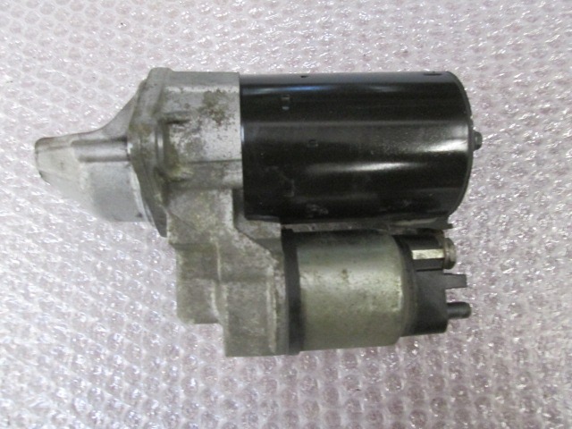 ZAGANJAC MOTORJA  OEM N. 24436877 ORIGINAL REZERVNI DEL OPEL CORSA D S07 (2006 - 2011) BENZINA LETNIK 2007