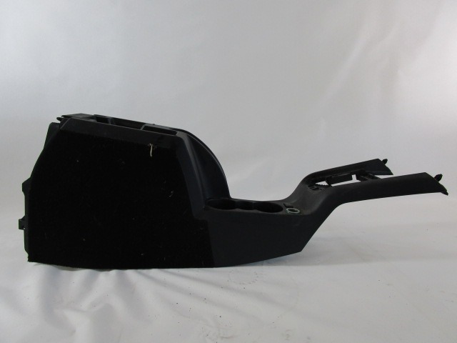 PLASTIKA MED SEDEZI BREZ NASLONJALA ROK OEM N. 1Z1863241 ORIGINAL REZERVNI DEL SKODA OCTAVIA MK2 1Z3 MK2 BER/SW (2004 - 2008)DIESEL LETNIK 2005