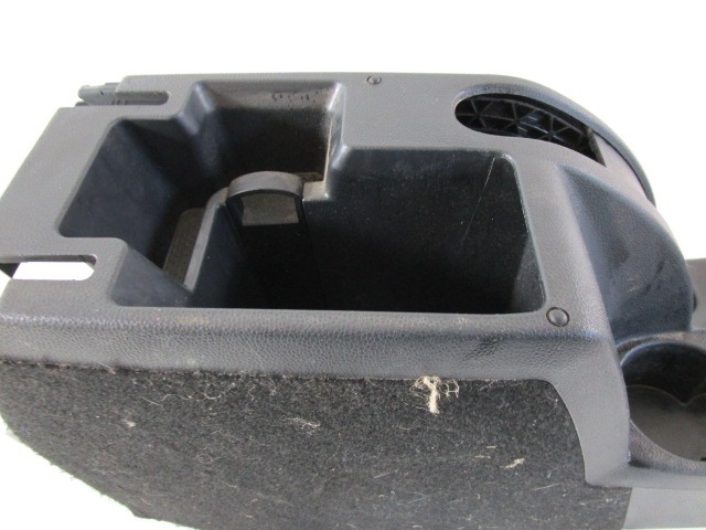 PLASTIKA MED SEDEZI BREZ NASLONJALA ROK OEM N. 1Z1863241 ORIGINAL REZERVNI DEL SKODA OCTAVIA MK2 1Z3 MK2 BER/SW (2004 - 2008)DIESEL LETNIK 2005