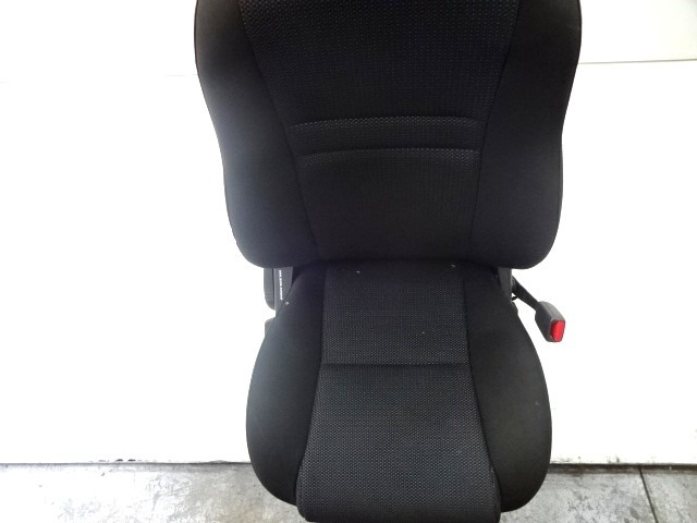 SPREDNJI DESNI SEDE? BLAGO OEM N. SEADTTYAVENSIST25MK2SW5P ORIGINAL REZERVNI DEL TOYOTA AVENSIS T25 MK2 BER/SW (2003 - 2008)DIESEL LETNIK 2007
