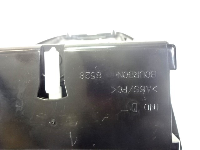 SREDINSKA KONZOLA  OEM N. 5882105020 ORIGINAL REZERVNI DEL TOYOTA AVENSIS T25 MK2 BER/SW (2003 - 2008)DIESEL LETNIK 2007