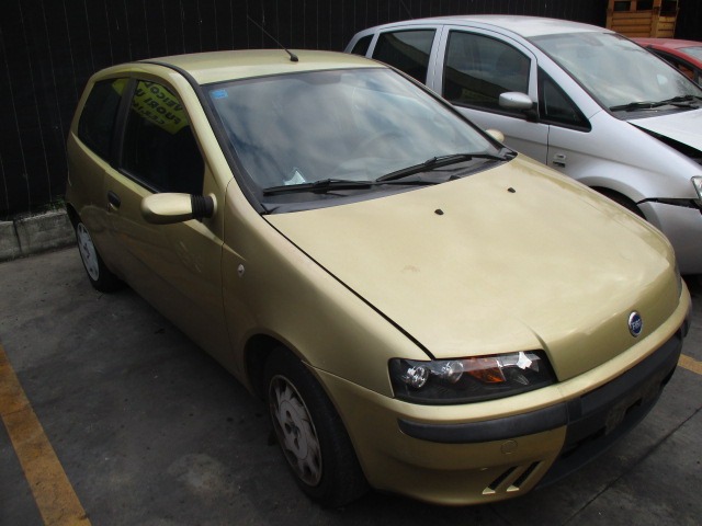 FIAT PUNTO 1.2 B 44KW 5M 3P (2000) RICAMBIO USATO 