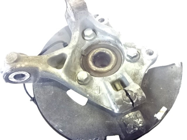 LEVI VRTLJIVI LEZAJ / PESTO KOLESA Z LEZAJEM SPREDAJ OEM N. 13583479 ORIGINAL REZERVNI DEL OPEL ASTRA J P10 5P/3P/SW (2010 - 2015) DIESEL LETNIK 2014