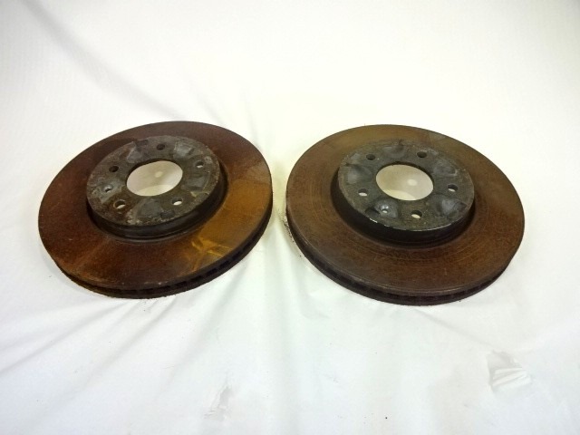 SPREDNJI ZAVORNI DISKI OEM N. 20955857 ORIGINAL REZERVNI DEL CHEVROLET CAPTIVA MK1 C100 (2006 - 2011) DIESEL LETNIK 2011
