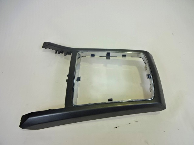 SREDINSKA KONZOLA  OEM N. 13116961 ORIGINAL REZERVNI DEL OPEL ASTRA H A04 L48,L08,L35,L67 5P/3P/SW (2004 - 2007) BENZINA LETNIK 2006