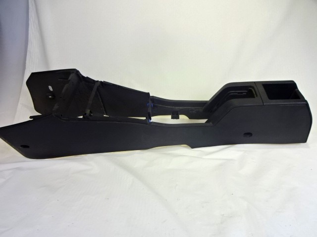 PLASTIKA MED SEDEZI BREZ NASLONJALA ROK OEM N. 13127111 ORIGINAL REZERVNI DEL OPEL ASTRA H A04 L48,L08,L35,L67 5P/3P/SW (2004 - 2007) BENZINA LETNIK 2006