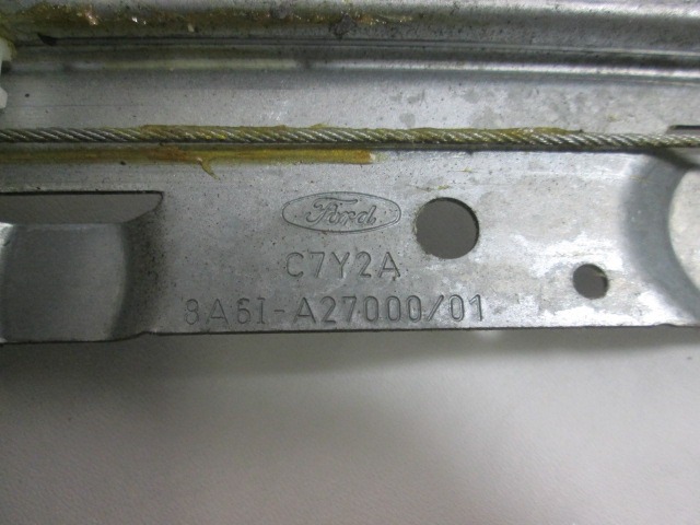 MEHANIZEM ZA ZADNJA VRATA  OEM N. 8A61A27000 ORIGINAL REZERVNI DEL FORD FIESTA CB1 CNN MK6 (09/2008 - 11/2012) BENZINA LETNIK 2010