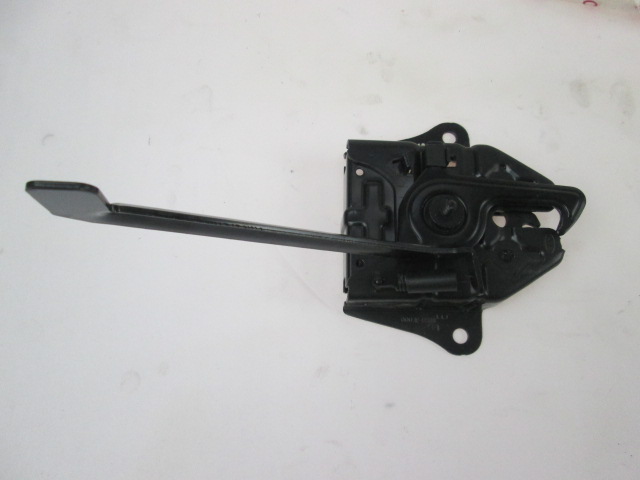 ZAKLEP POKROVA MOTORJA  OEM N. 811303 ORIGINAL REZERVNI DEL KIA SORENTO JC MK1 (2002 - 2009) DIESEL LETNIK 2004