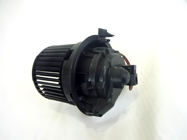 VENTILATOR  KABINE  OEM N. 272101170R ORIGINAL REZERVNI DEL RENAULT CLIO BH KH MK4 (2012 - 2019)BENZINA LETNIK 2013