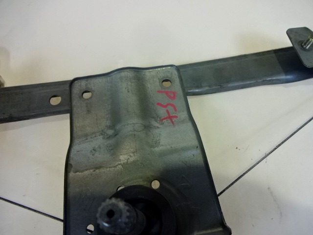 ROCNI SISTEM ZA DVIGOVANJE ZADNJEGA STEKLA  OEM N. 827013204R ORIGINAL REZERVNI DEL RENAULT CLIO BH KH MK4 (2012 - 2019)BENZINA LETNIK 2013