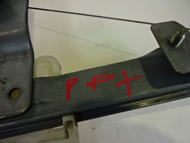 ROCNI SISTEM ZA DVIGOVANJE ZADNJEGA STEKLA  OEM N. 827003722R ORIGINAL REZERVNI DEL RENAULT CLIO BH KH MK4 (2012 - 2019)BENZINA LETNIK 2013