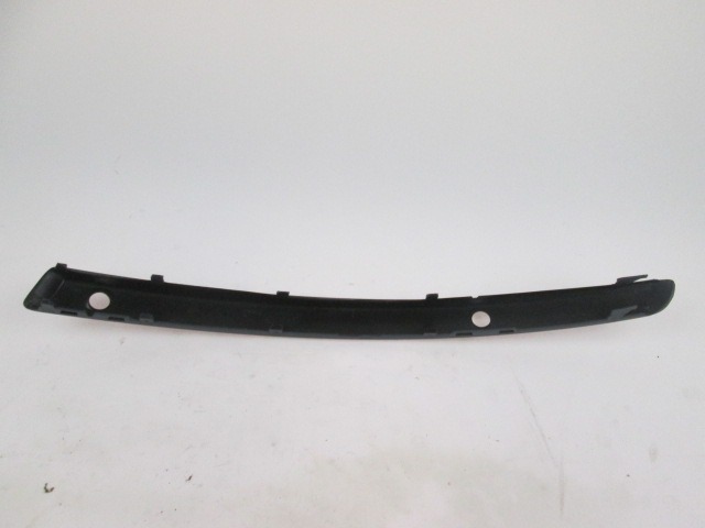 ZUNANJI PROFILI IN LETVE OEM N. 51117185134 ORIGINAL REZERVNI DEL BMW SERIE 1 BER/COUPE/CABRIO E81/E82/E87/E88 (2003 - 2007) BENZINA LETNIK 2005