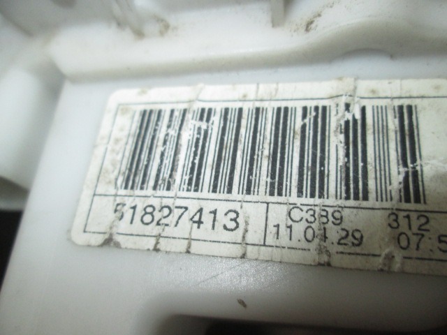 CENTRALNO ZAKLEPANJE PREDNIH LEVIH VRAT OEM N. 51827413 ORIGINAL REZERVNI DEL FIAT 500 CINQUECENTO 312 MK3 (2007 - 2015) DIESEL LETNIK 2007
