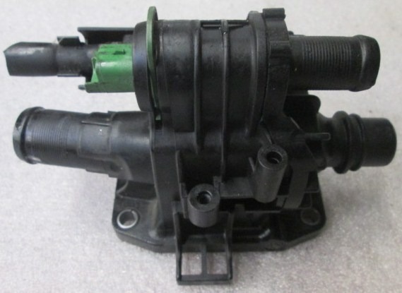 TERMOSTATSKI VENTIL OEM N. 9647767180 ORIGINAL REZERVNI DEL MAZDA 3 MK1 BK (2003 - 2009)DIESEL LETNIK 2005