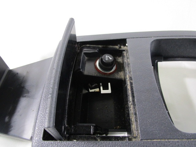 SREDINSKA KONZOLA  OEM N. 6Q1857961 ORIGINAL REZERVNI DEL VOLKSWAGEN POLO 9N (10/2001 - 2005) BENZINA LETNIK 2002