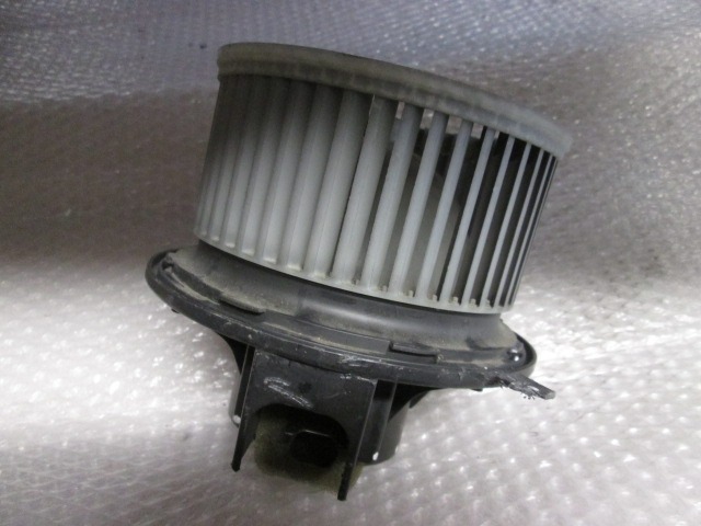 VENTILATOR  KABINE  OEM N.  ORIGINAL REZERVNI DEL JEEP CHEROKEE MK3 R KJ (2005 - 2008) DIESEL LETNIK 2005