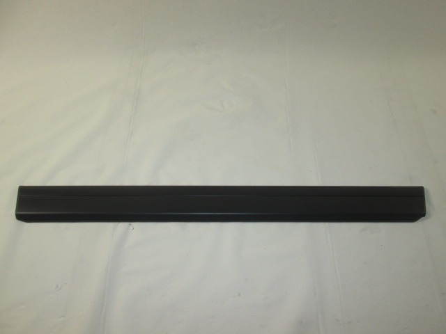 ZUNANJI PROFILI IN LETVE OEM N. 1246900562 ORIGINAL REZERVNI DEL MERCEDES CLASSE E W124 BER/SW (1984 - 1995)BENZINA LETNIK 1993
