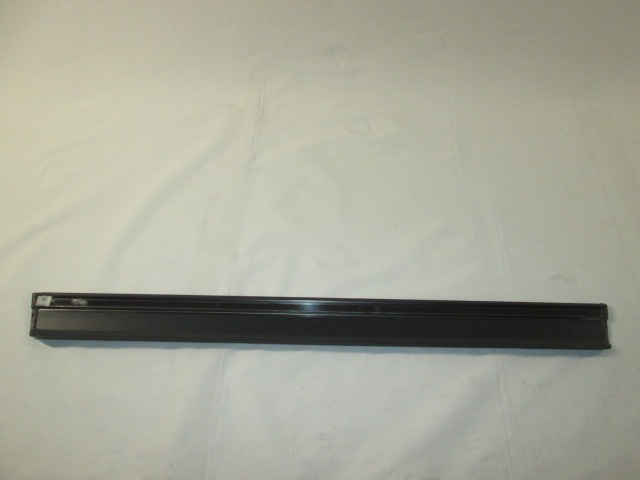 ZUNANJI PROFILI IN LETVE OEM N. 1246900562 ORIGINAL REZERVNI DEL MERCEDES CLASSE E W124 BER/SW (1984 - 1995)BENZINA LETNIK 1993