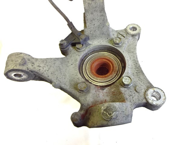 LEVI VRTLJIVI LEZAJ / PESTO KOLESA Z LEZAJEM SPREDAJ OEM N. 04694949AA 04641517AD ORIGINAL REZERVNI DEL CHRYSLER VOYAGER/GRAN VOYAGER RG RS MK4 (2001 - 2007) DIESEL LETNIK 2001