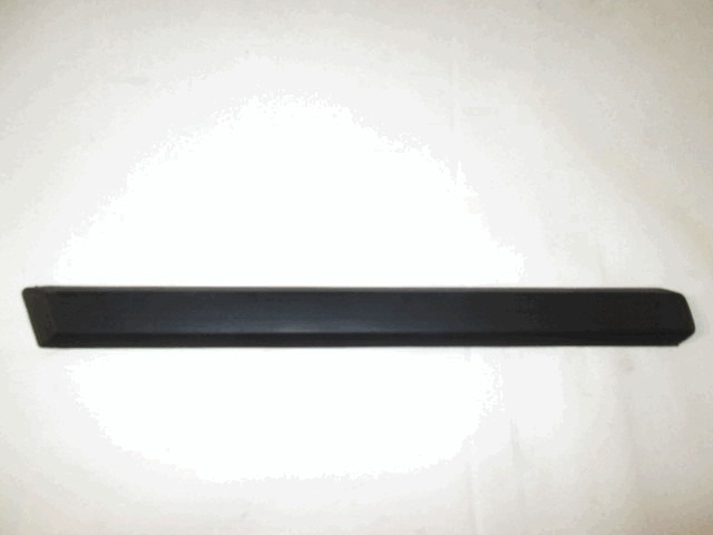ZUNANJI PROFILI IN LETVE OEM N. 2016900162 ORIGINAL REZERVNI DEL MERCEDES CLASSE 190 W201 (1982 - 1993)BENZINA LETNIK 1982