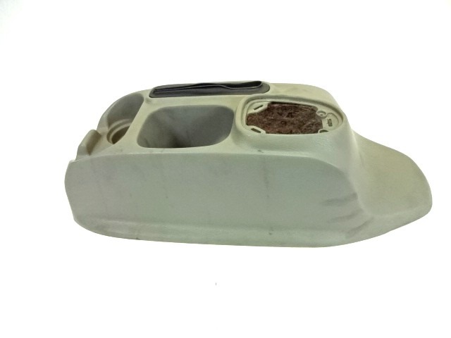 PLASTIKA MED SEDEZI BREZ NASLONJALA ROK OEM N. 0SK06TRMAA 0QS92RC3AB ORIGINAL REZERVNI DEL CHRYSLER VOYAGER/GRAN VOYAGER RG RS MK4 (2001 - 2007) DIESEL LETNIK 2001