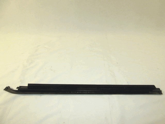 OKRASNE LETVE IN PROFILI SPREDNJIH VRAT OEM N.  ORIGINAL REZERVNI DEL FIAT REGATA 138 (1983 -1986)BENZINA LETNIK 1985