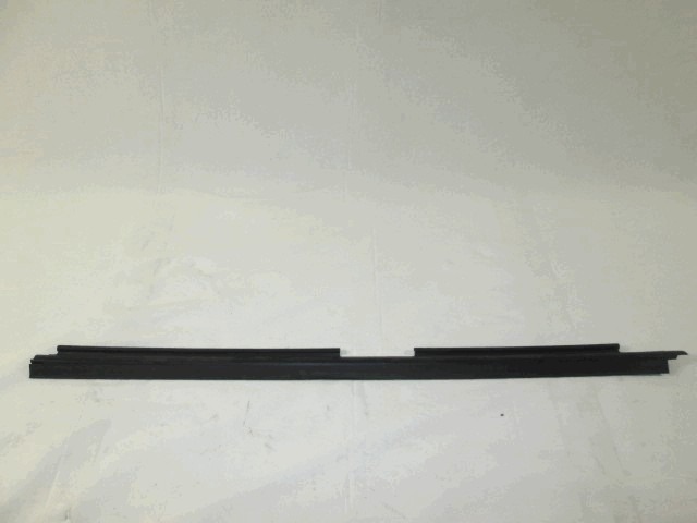 ZUNANJI PROFILI IN LETVE SPREDAJ LEVO OEM N. 7694435 ORIGINAL REZERVNI DEL FIAT UNO 146 MK2 (1989 - 1995)BENZINA LETNIK 1989