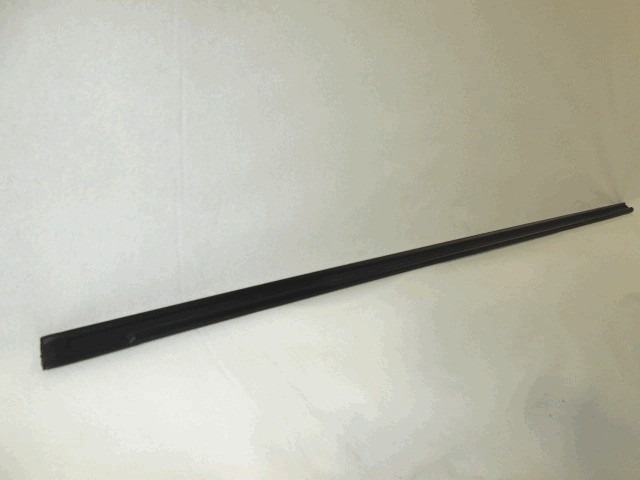 ZUNANJI PROFILI IN LETVE OEM N. 1738537530 ORIGINAL REZERVNI DEL VOLKSWAGEN GOLF I 17 155 MK1 (1974 - 1983)DIESEL LETNIK 1974