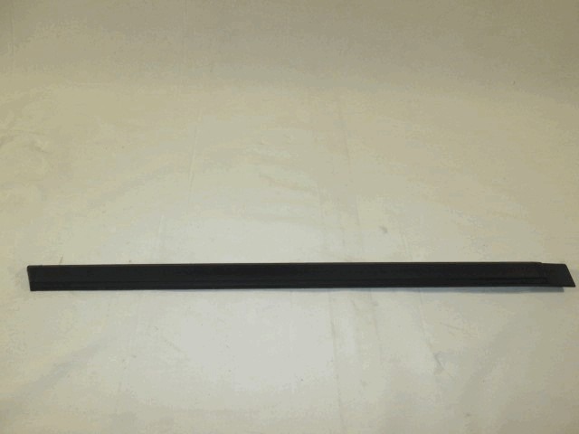ZUNANJI PROFILI IN LETVE OEM N. 113059000000 ORIGINAL REZERVNI DEL ALFA ROMEO ALFETTA 116 (1972 - 1984)BENZINA LETNIK 1972