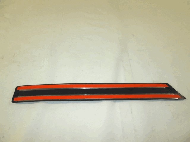 ZUNANJI PROFILI IN LETVE OEM N. 6574636 ORIGINAL REZERVNI DEL FORD FIESTA GFJ MK3 (1989 - 1995)BENZINA LETNIK 1989