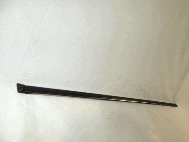 ZUNANJI PROFILI IN LETVE OEM N.  ORIGINAL REZERVNI DEL FIAT 132 (1972 - 1981)BENZINA LETNIK 1972