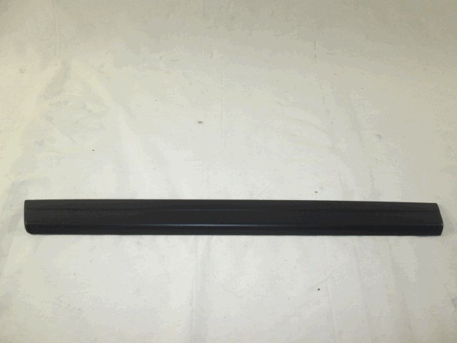 ZUNANJI PROFILI IN LETVE OEM N. 2016901062 ORIGINAL REZERVNI DEL MERCEDES CLASSE 190 W201 (1982 - 1993)BENZINA LETNIK 1982