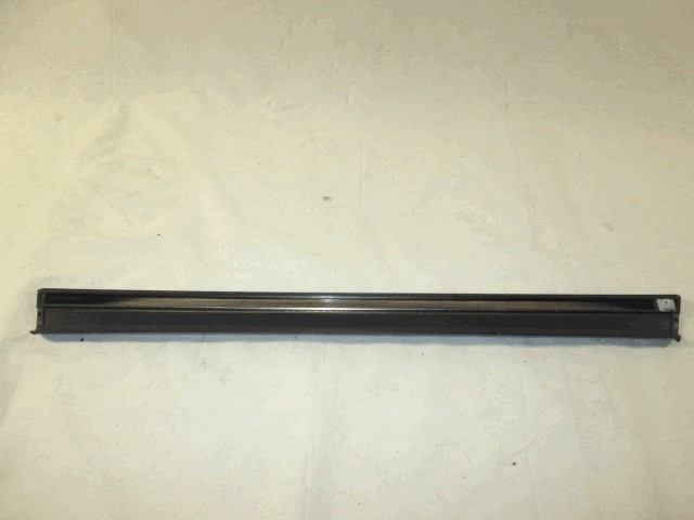 ZUNANJI PROFILI IN LETVE OEM N. 2016901062 ORIGINAL REZERVNI DEL MERCEDES CLASSE 190 W201 (1982 - 1993)BENZINA LETNIK 1982