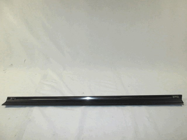 ZUNANJI PROFILI IN LETVE SPREDAJ LEVO OEM N. 1236903380 ORIGINAL REZERVNI DEL MERCEDES CLASSE W123 S123 (1976 - 1985)BENZINA LETNIK 1980