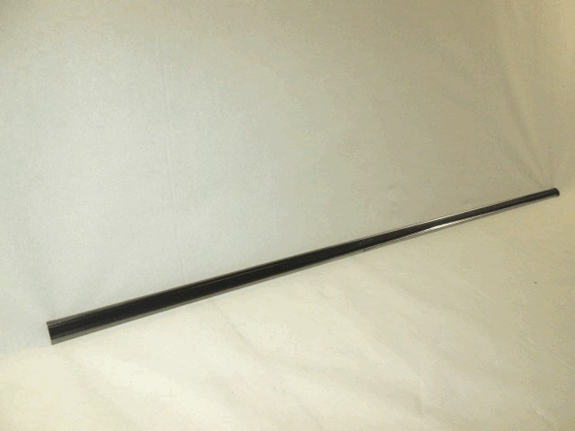OKRASNE LETVE IN PROFILI SPREDNJIH VRAT OEM N. 4354366 ORIGINAL REZERVNI DEL FIAT 131 (1974 - 1985)BENZINA LETNIK 1974