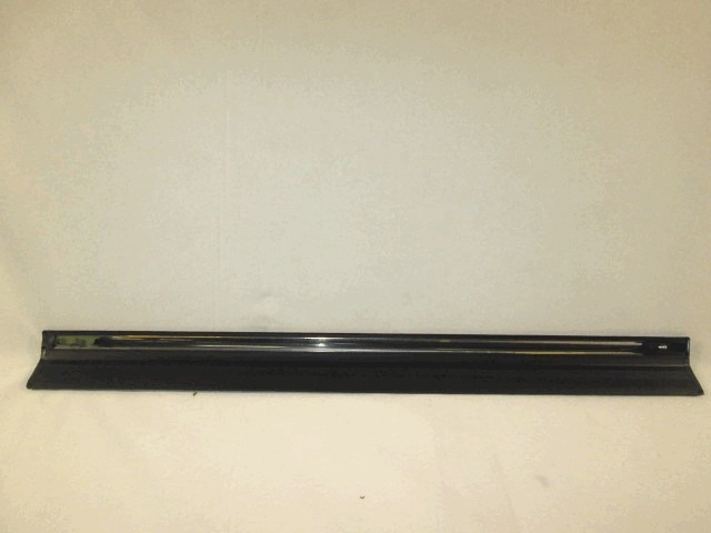 ZUNANJI PROFILI IN LETVE OEM N. 1236903680 ORIGINAL REZERVNI DEL MERCEDES CLASSE W123 S123 (1976 - 1985)BENZINA LETNIK 1980