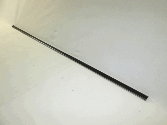 OKRASNE LETVE IN PROFILI SPREDNJIH VRAT OEM N. 4354366 ORIGINAL REZERVNI DEL FIAT 131 (1974 - 1985)BENZINA LETNIK 1974