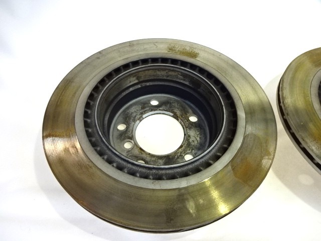 ZADNJI ZAVORNI DISKI OEM N. 34216855007 ORIGINAL REZERVNI DEL BMW SERIE 1 BER/COUPE/CABRIO E81/E82/E87/E88 LCI R (2007 - 2013) DIESEL LETNIK 2007