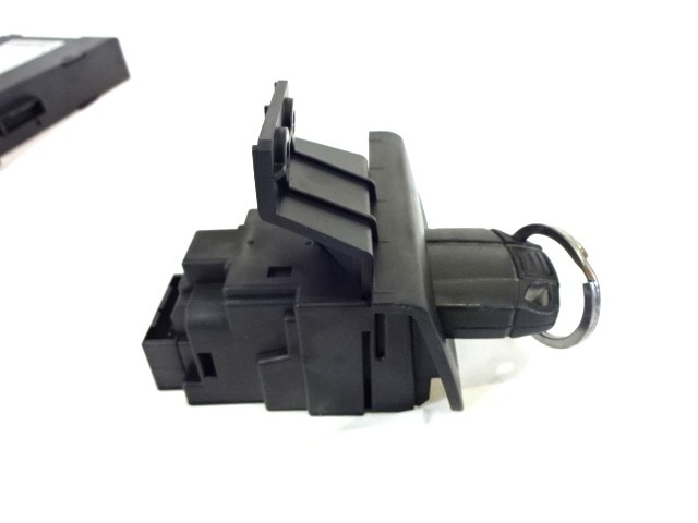 KOMPLET ODKLEPANJE IN VZIG  OEM N. 58303 KIT ACCENSIONE AVVIAMENTO ORIGINAL REZERVNI DEL BMW SERIE 1 BER/COUPE/CABRIO E81/E82/E87/E88 LCI R (2007 - 2013) DIESEL LETNIK 2007