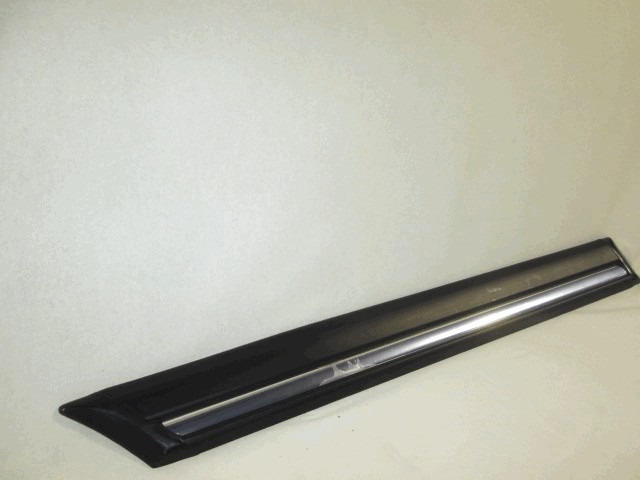 ZUNANJI PROFILI IN LETVE OEM N. 1654486 ORIGINAL REZERVNI DEL FORD FIESTA GFJ MK3 (1989 - 1995)BENZINA LETNIK 1989