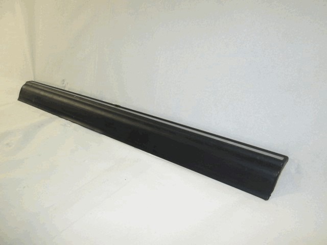 ZUNANJI PROFILI IN LETVE OEM N. 1236903680 ORIGINAL REZERVNI DEL MERCEDES CLASSE W123 S123 (1976 - 1985)BENZINA LETNIK 1980